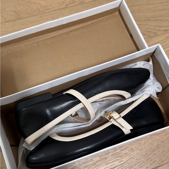 Black and Cream Flats - Picture 3 of 5